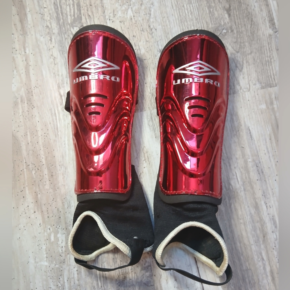 Umbro Libero Red Chrome Kids Soccer Shin Guard